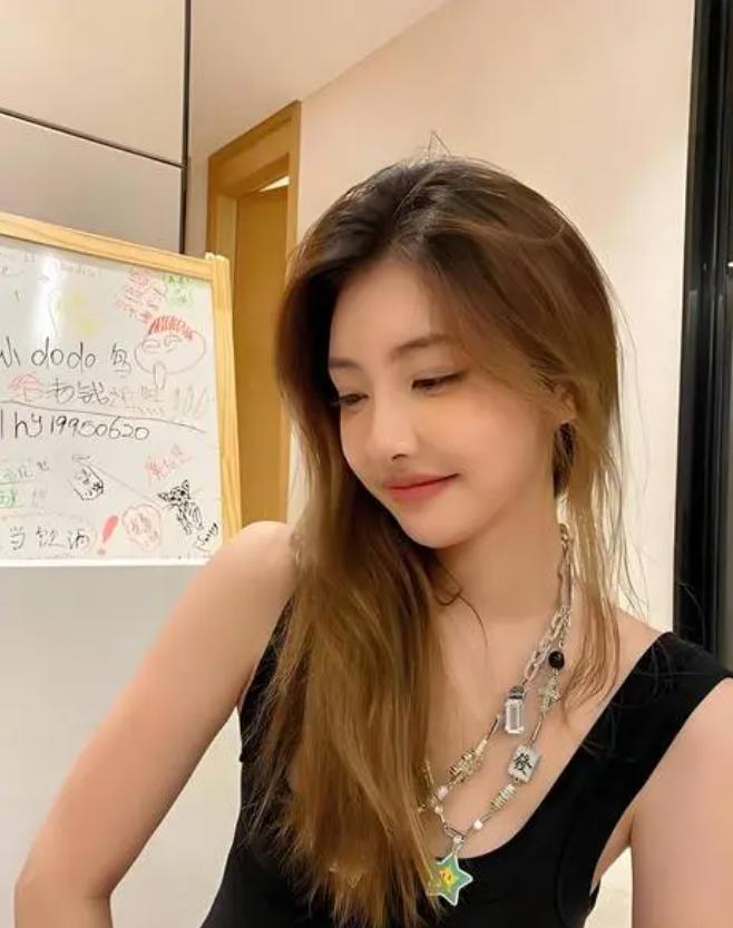 王思聪送珠宝高调表白懒懒：老婆我爱你两人同框照曝光很恩爱(图11)