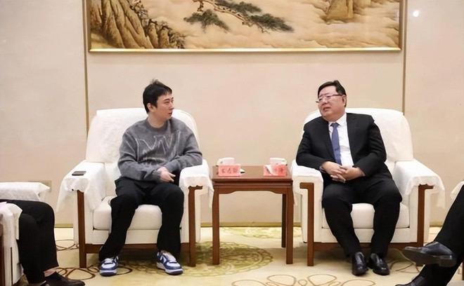 王思聪送珠宝高调表白懒懒：老婆我爱你两人同框照曝光很恩爱(图9)