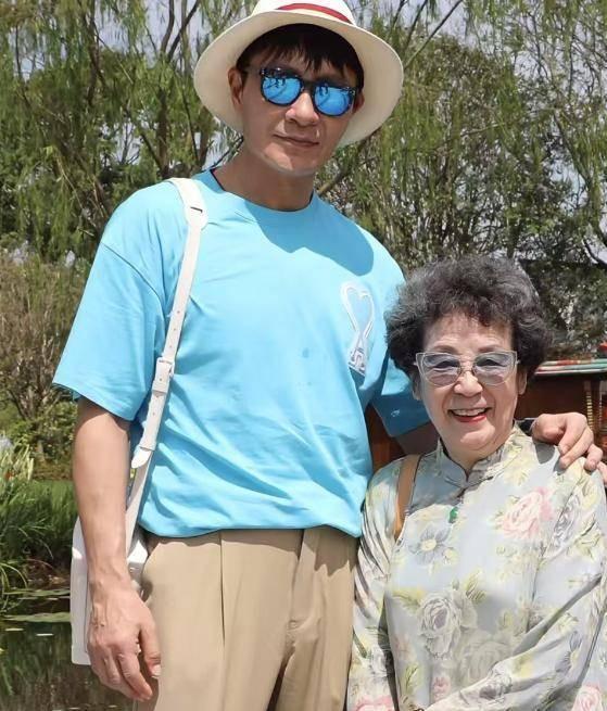 李宗翰:49岁仍单身拒绝将8旬老母送养老院花10年母子游全国(图18)