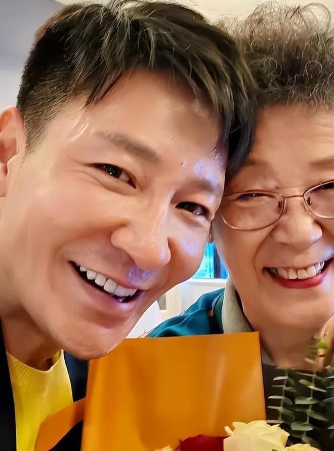 李宗翰:49岁仍单身拒绝将8旬老母送养老院花10年母子游全国(图15)