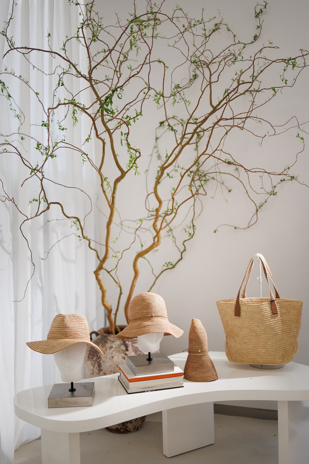 九游体育:HelenKaminski首度亮相上海时装周以匠心叙事开启中国市场(图3)