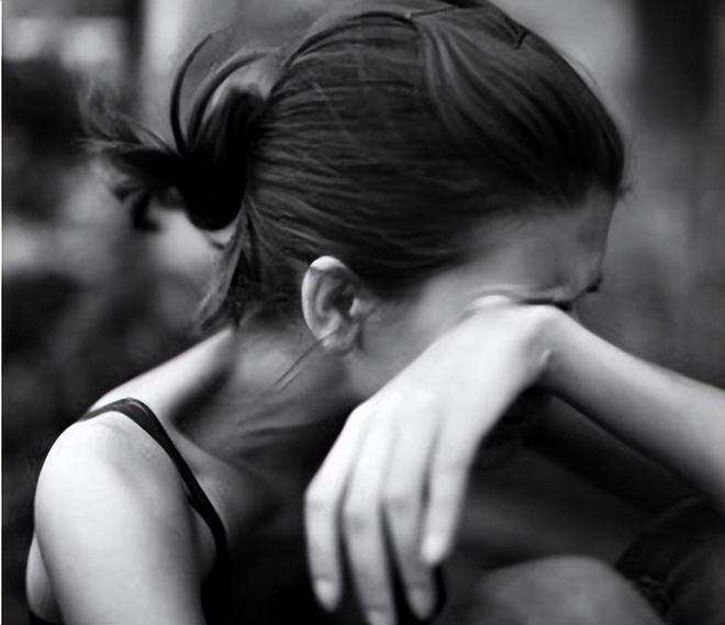 苦撑5分钟后松手！女友坠亡男友被判赔8万尽力了被担责后续(图2)