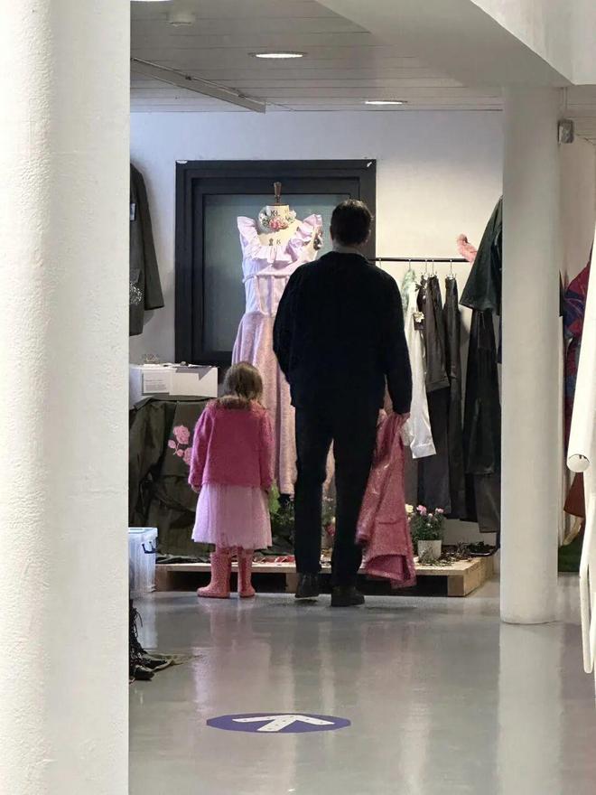 九游体育网站：她的服装设计从江北到世界(图6)